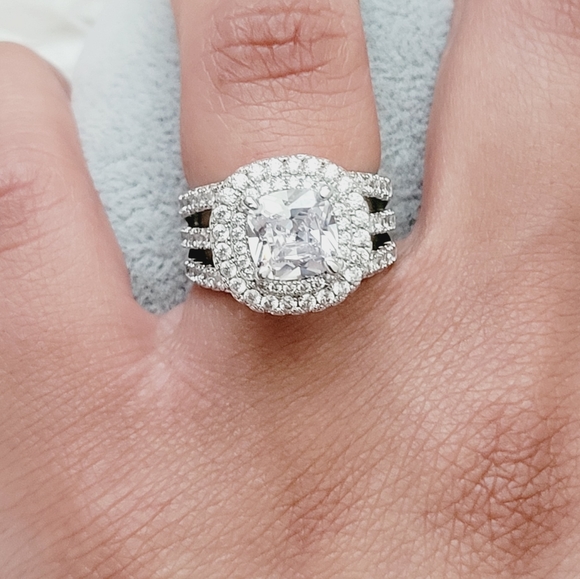 925 Halo Diamond Ring in Sterling Silver - Picture 8 of 12